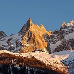 Du Brevent - Mont-blanc Village * Chamonix